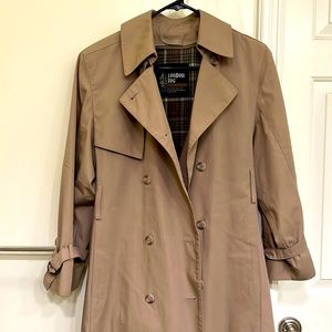Vintage London Fog Trench Coat with inner lining by Wamsutta Size 2p